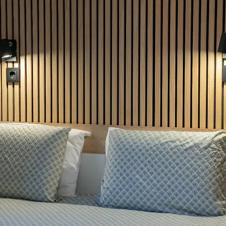 Cozy Small Apartment With Free Parking *